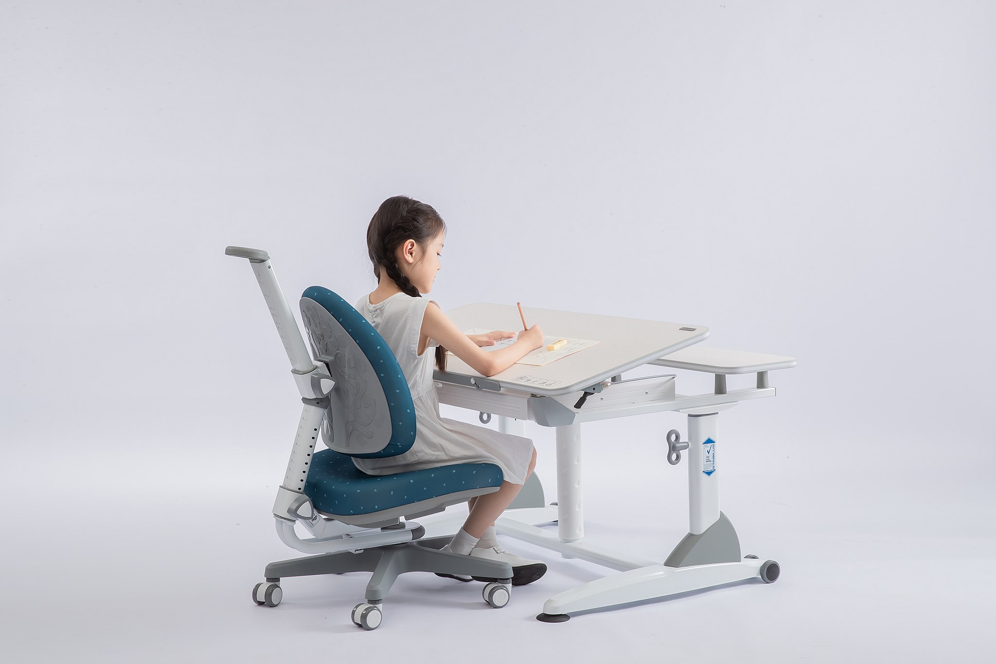 TCT Nanotec Desk with Kid